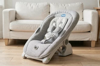 Chicco Polly Magic Relax en position haute dans un salon scandinave moderne avec parquet clair