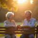 Couple d'âge moyen souriant sur un banc en parc